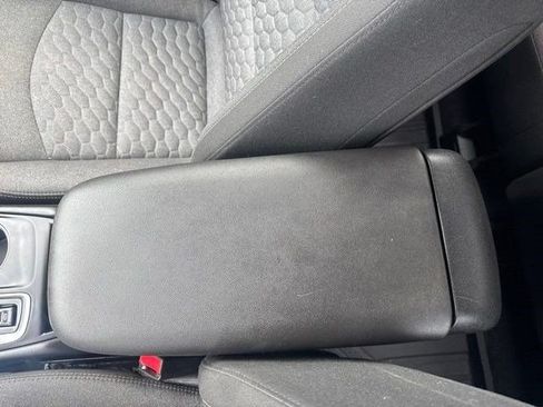 Used 2019 Chevrolet Equinox LT FWD image 30