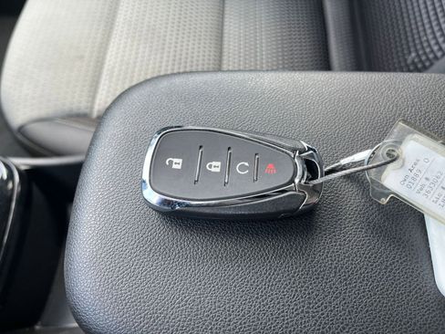 Used 2025 Chevrolet Trax LT w/ LT Convenience Package image 20