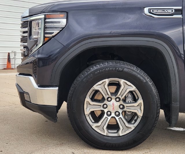 Used 2025 GMC Sierra 1500 SLT RWD image 8