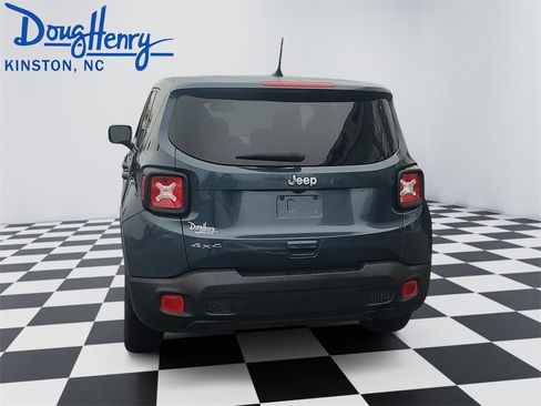 Used 2023 Jeep Renegade Latitude image 4