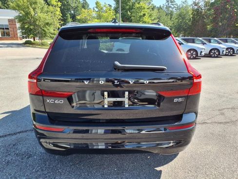 Certified 2023 Volvo XC60 B5 Core image 4