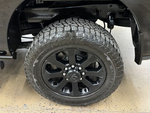 Used 2019 RAM 2500 Big Horn w/ Black Appearance Package AWD/4WD image 9