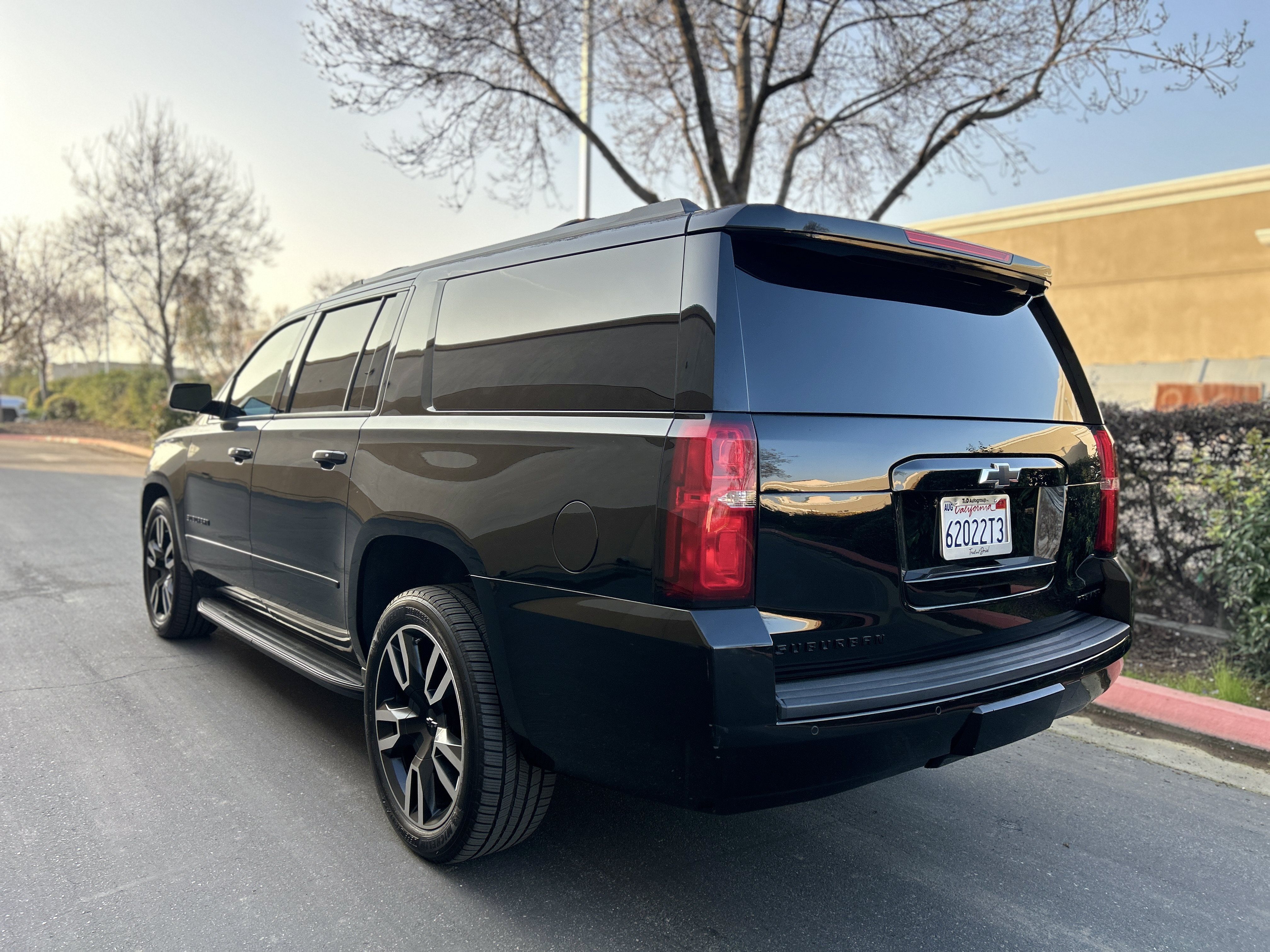 Used 2019 Chevrolet Suburban Premier AWD/4WD image 4