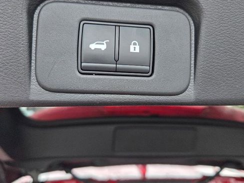 Used 2025 Nissan Rogue SV AWD/4WD image 10