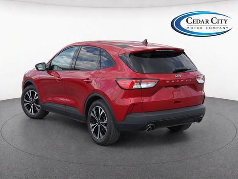 Used 2022 Ford Escape SE w/ SE Sport Appearance Package FWD image 3