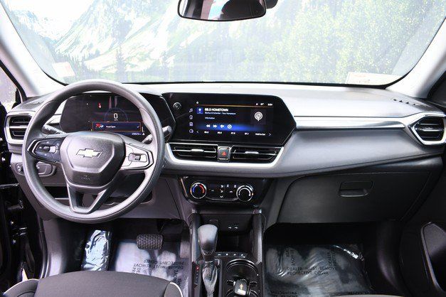 Used 2024 Chevrolet TrailBlazer LT w/ Driver Confidence Package FWD image 18