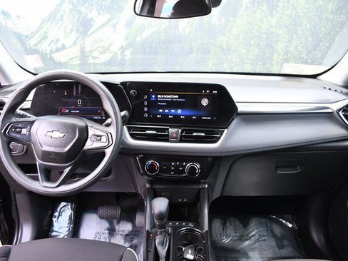 Used 2024 Chevrolet TrailBlazer LT w/ Driver Confidence Package FWD image 18