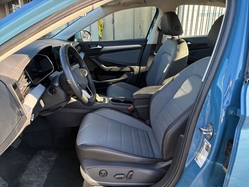 Used 2025 Volkswagen Jetta SE image 25