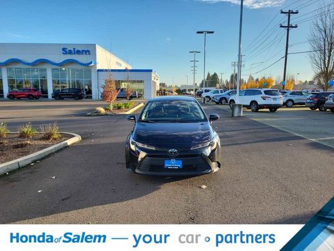 Used 2023 Toyota Corolla LE image 6