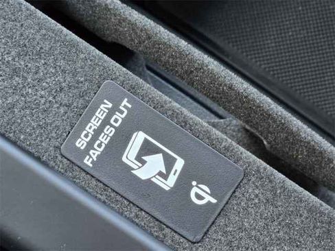 New 2025 Porsche Macan image 10