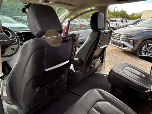 Used 2020 Chrysler Pacifica Touring-L Plus FWD image 12