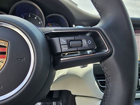 Used 2025 Porsche Macan AWD/4WD image 37