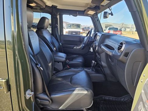 Used 2016 Jeep Wrangler Unlimited Sahara image 20