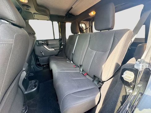 Used 2018 Jeep Wrangler Unlimited Sport AWD/4WD image 23