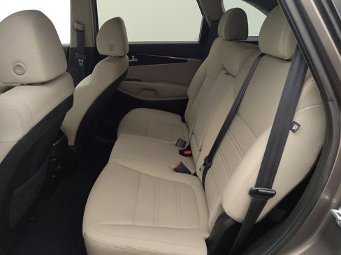 Used 2019 Kia Sorento FWD w/ LX Convenience Package image 18