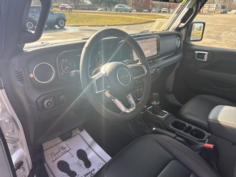Certified 2024 Jeep Wrangler Sahara w/ Technology Group image 13