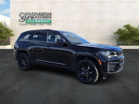 New 2026 Jeep Grand Cherokee Altitude RWD image 7