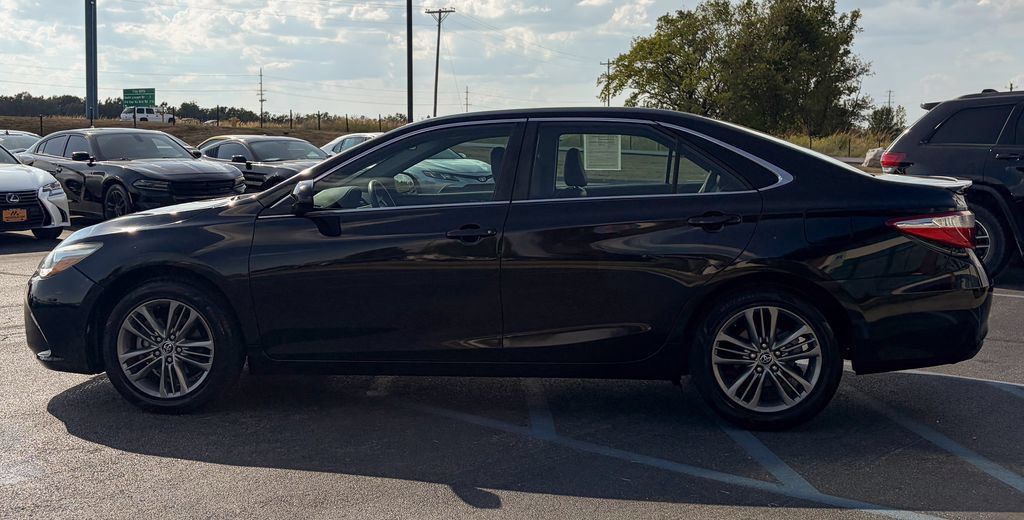 Used 2015 Toyota Camry SE FWD image 19