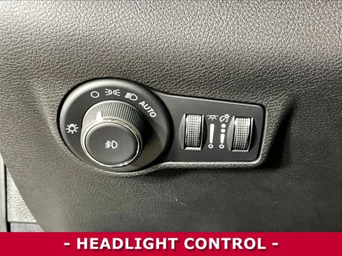 Used 2024 Jeep Compass Latitude AWD/4WD image 35