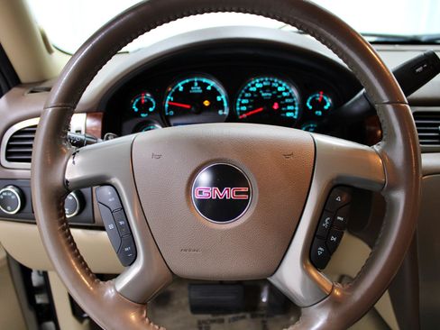 Used 2010 GMC Yukon SLT w/ SLT-2 Equipment Package AWD/4WD image 7