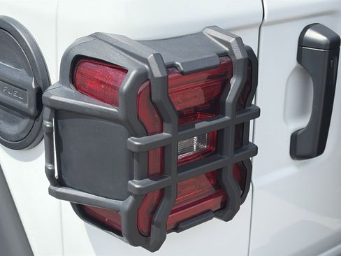 Used 2024 Jeep Wrangler Rubicon w/ Technology Group image 26