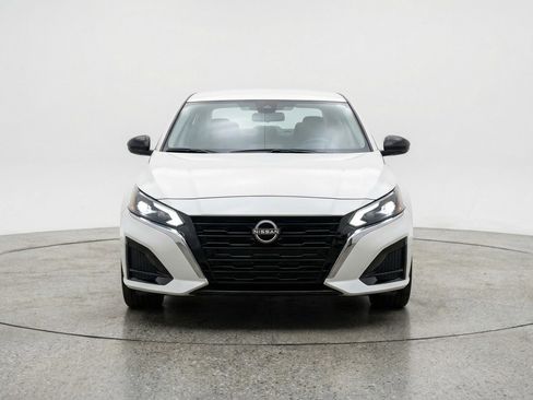 Used 2025 Nissan Altima 2.5 SV FWD image 2