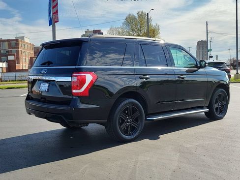 Used 2020 Ford Expedition XLT w/ Equipment Group 202A AWD/4WD image 3