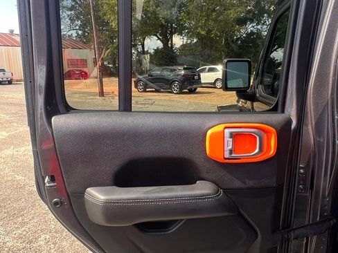 Used 2020 Jeep Wrangler Unlimited Sahara image 20