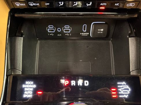 Used 2024 Jeep Grand Cherokee Summit AWD/4WD image 12