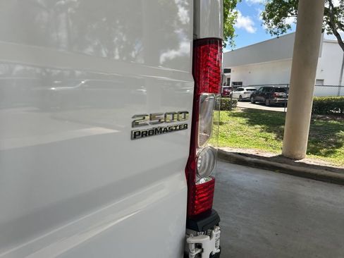 Used 2025 RAM ProMaster 2500 w/ Convenience Group FWD image 17