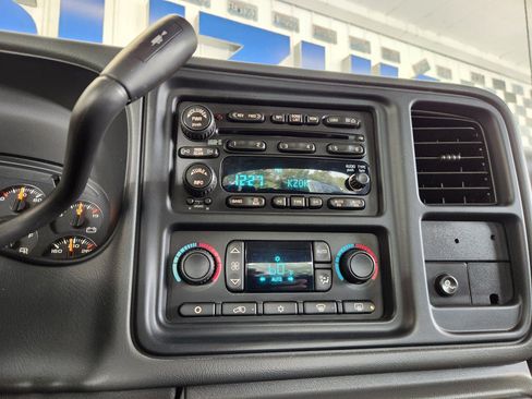 Used 2006 GMC Sierra 1500 SLT w/ Vortecmax Performance Pack AWD/4WD image 10
