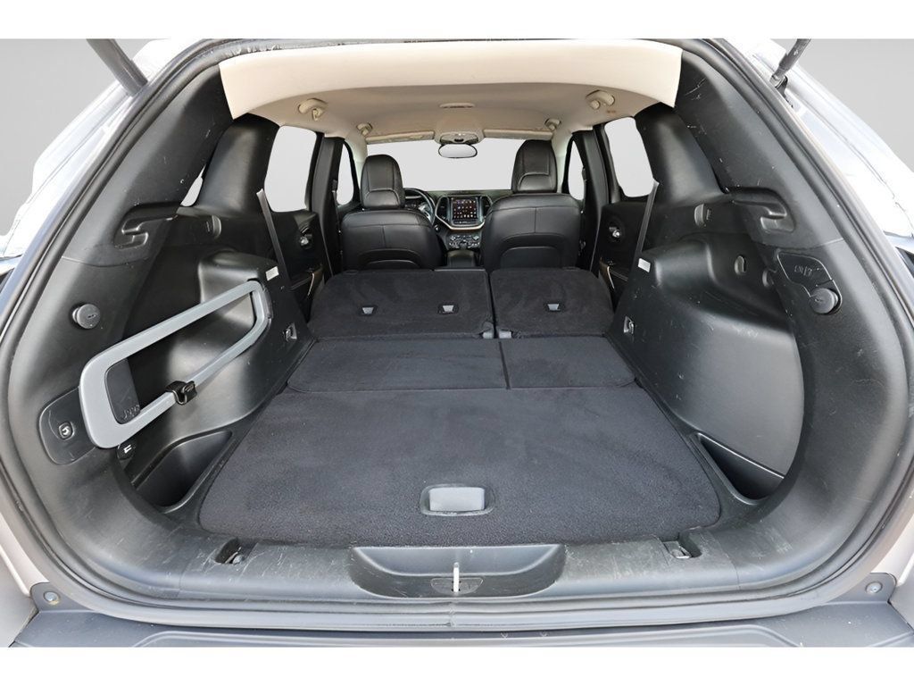 Used 2018 Jeep Cherokee Limited FWD image 17