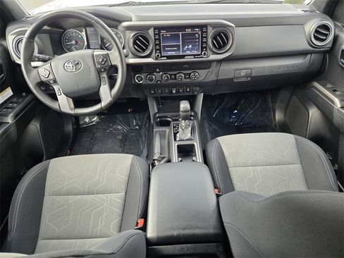 Used 2020 Toyota Tacoma TRD Off-Road image 10