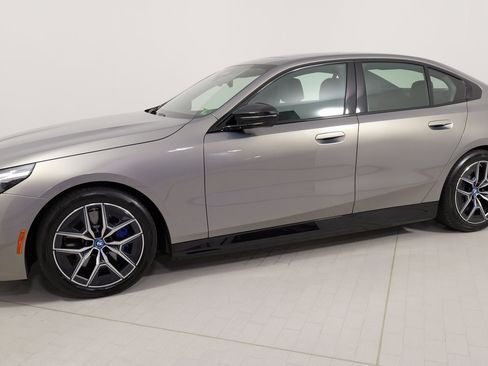 Used 2025 BMW i5 M60 image 3
