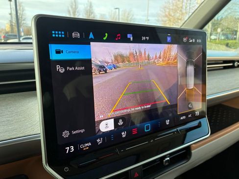 Used 2025 Volkswagen ID. Buzz 1st Edition image 18