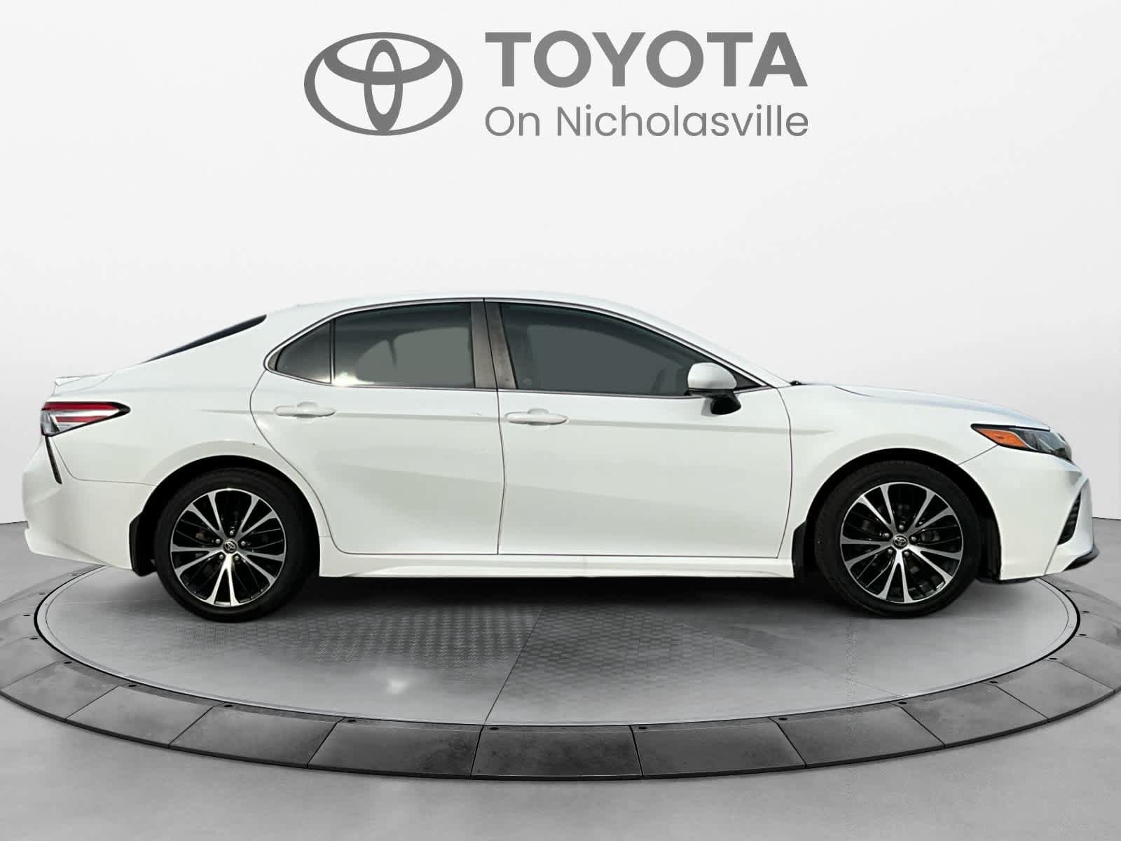Used 2020 Toyota Camry SE FWD image 6