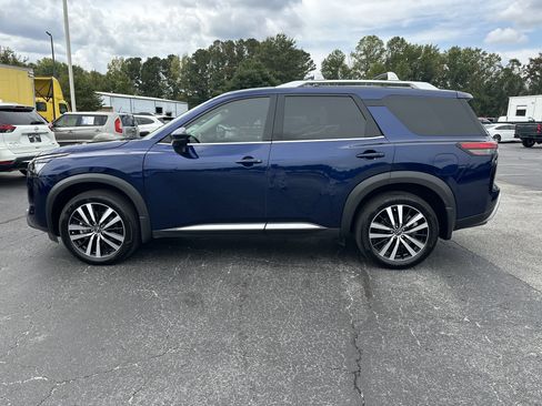 Used 2025 Nissan Pathfinder Platinum image 5
