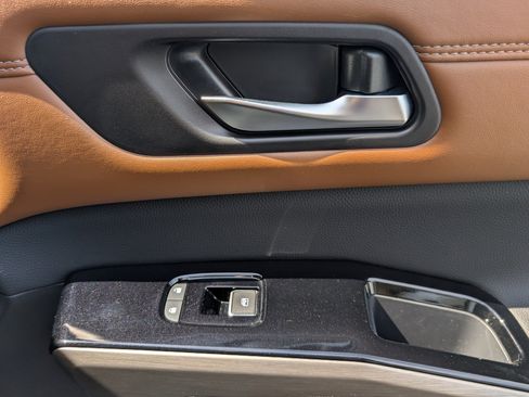 Used 2024 Nissan Pathfinder Platinum w/ Cargo Package image 23