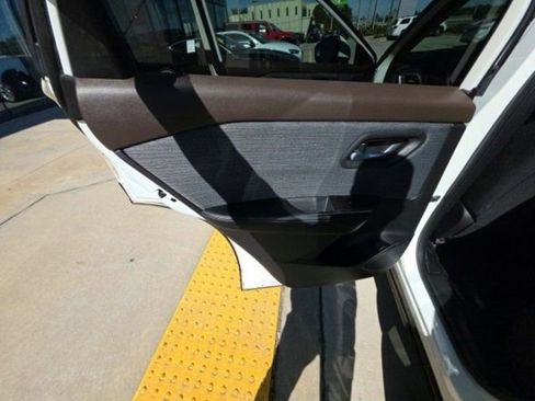 Used 2023 Nissan Rogue SV image 23