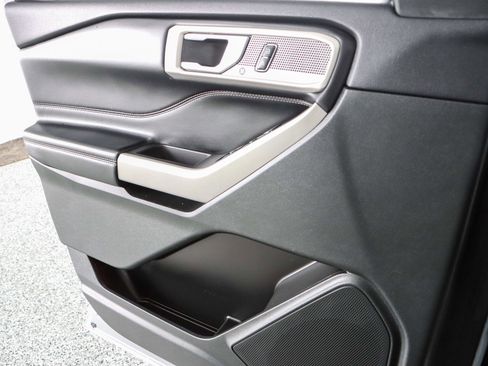 Used 2023 Ford Explorer Limited image 21