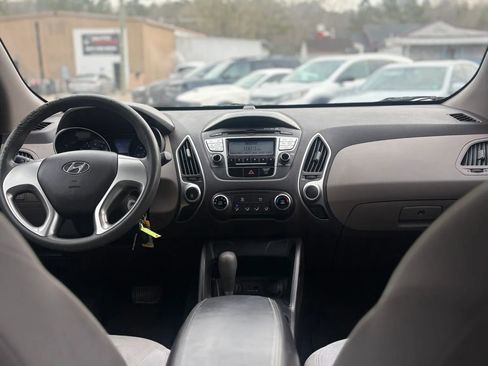 Used 2010 Hyundai Tucson GLS FWD image 14