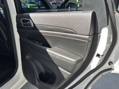 Used 2019 Jeep Grand Cherokee Altitude image 13