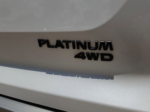 Used 2025 Nissan Pathfinder Platinum w/ Black Appearance Package AWD/4WD image 8