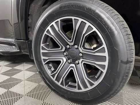 Used 2024 Jeep Wagoneer L Series II w/ Flexible Seating Group image 14