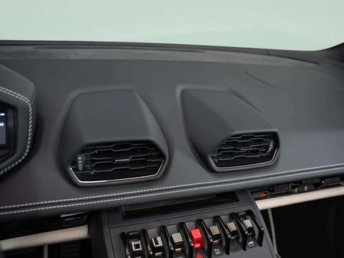 Used 2024 Lamborghini Huracan EVO AWD/4WD image 33