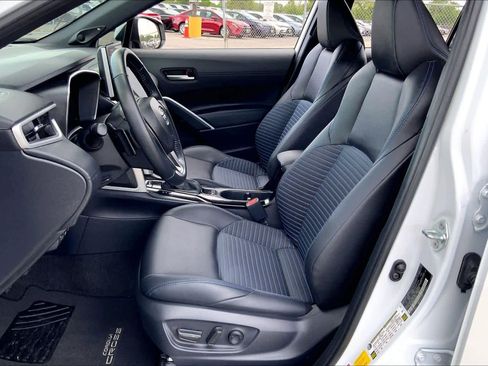 Used 2024 Toyota Corolla Cross AWD Hybrid w/ Convenience Package image 8