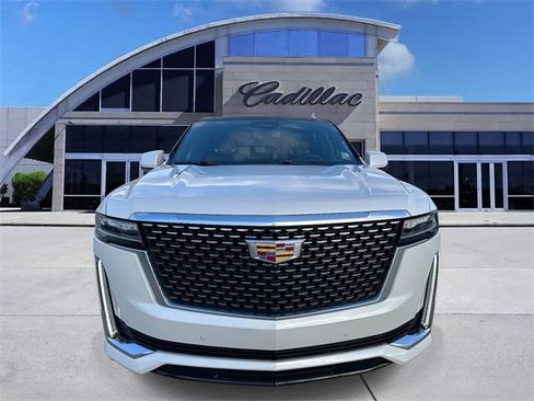 Used 2022 Cadillac Escalade Luxury image 2
