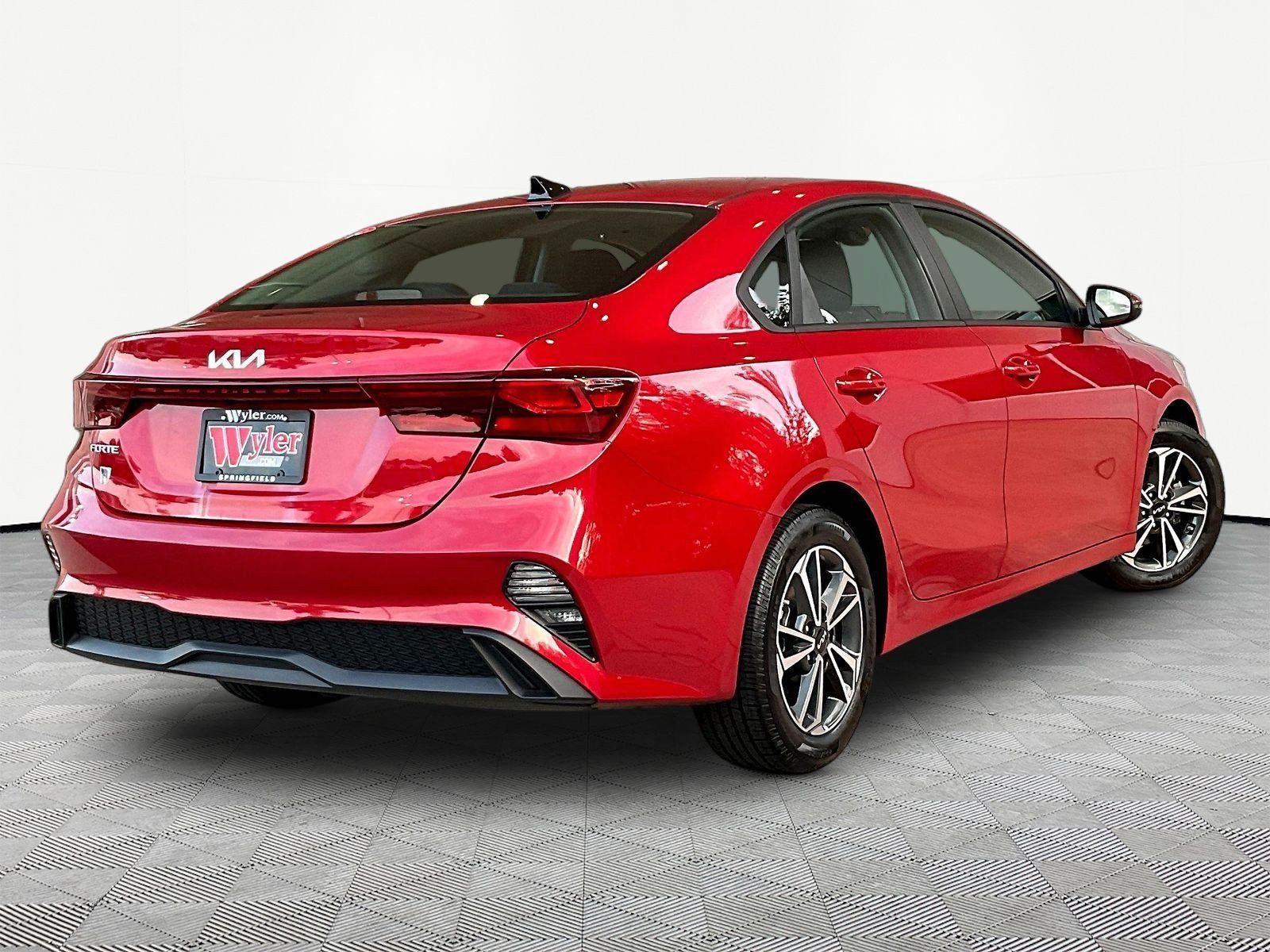 Used 2023 Kia Forte LXS w/ LXS Technology Package FWD image 6