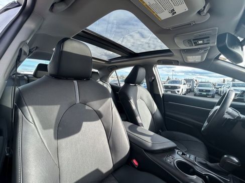 Used 2024 Toyota Camry XSE w/ Navigation Package image 27