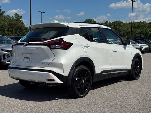 Used 2024 Nissan Kicks SR FWD image 11